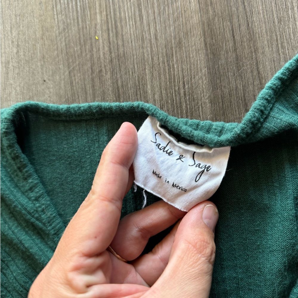 Large Sadie and Sage sweater top - Picture 2 of 3